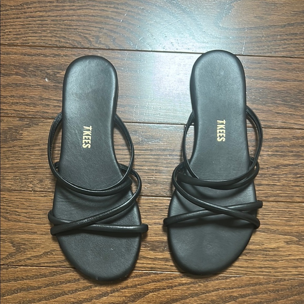 TKEES Black Minimalist Sandals with Crisscross Straps